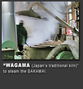 "WAGAMA(Japan's traditional kiln)" to steam the SAKAMAI.